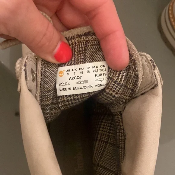 NEW! Timberland Women’s boot. - Picture 4 of 6